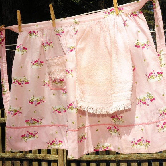 Vintage Other - VTG Pink Floral WindowBox Design 1/2 Apron w/Towel